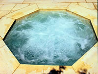 07_jacuzzi.jpg (74,350 bytes)