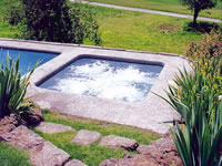 08_jacuzzi.jpg (101,790 bytes)